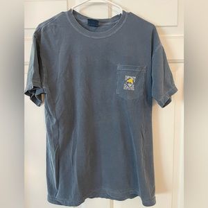 The Salty Dog Cafe Hilton Head Island T-Shirt - Dusty Blue. Size Medium.